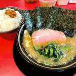 家系ラーメン とらきち家 - ラーメンライスセット