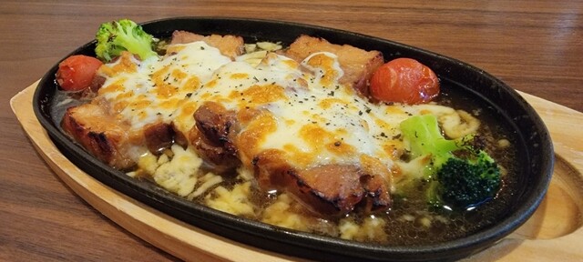 チーズアンドダイニング アラクラン（東大館）- 本格チーズ料理と居心地の良い空間