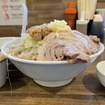 男気らーめん アカギ - 【2021.11.12】ラーメン中のサイドビュー。