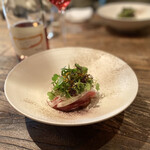 aru - 本メジマグロ 紫白菜の芯と マイクロリーフサラダ