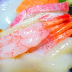 Sushi Joutou - ９種盛りの海鮮丼ダブル　１６０９円（税込）の甘えびのアップ【２０２２年２月】
