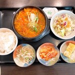 韓国の家 - ホルモンスープ定食