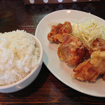 拉麺ハッパ - セットの唐揚げ。ご飯は大・中・小を選べます。