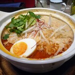 プーケットオリエンタル - 8種のｷﾉｺのﾄﾑﾔﾑ土鍋煮込みﾗｰﾒﾝ