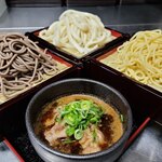 Shimesoba Ya - つけ鴨/熱出汁（麺種は、そば・うどん・中華麺より選んで頂けます）　麺は冷盛り（蒸籠）、熱盛り（釜揚げ）も選んで頂けます。