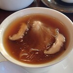 東天紅 - ふかひれと衣笠茸の熱々スープ