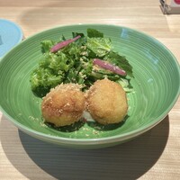 TOKi - タラとジャガイモのクロケタスと大和真菜のサラダ