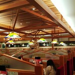 Komeda Kohiten - 広い店内風景