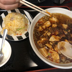 中国料理 馨 - 麻婆麺 半チャーハン