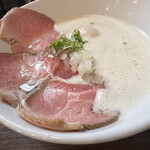 麺～leads～なかの 大和高田本店 - 緑のは水菜。白とピンクと緑で麗しい彩り。