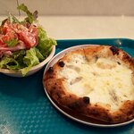 真鶴ピザ食堂 KENNY - 4種のチーズ・Sとサラダ（2022.1）