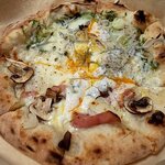 真鶴ピザ食堂 KENNY - （テイクアウト）しらすと卵と青海苔＆ハムと卵ときのこのハーフ＆ハーフ（2022.1）