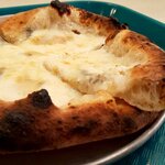 真鶴ピザ食堂 KENNY - 4種のチーズ・S（アップ）（2022.1）