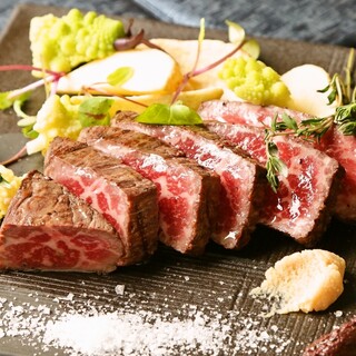 最受歡迎的“30天熟成日本產牛紅肉的稻草燒”