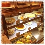 Cafe Coco Tanta - 食べやすいケーキばかりで、2種類ずつ選ぶのが楽しいっ♪