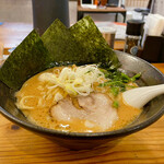 クリーミーTonkotsuラーメン 麺家 神明 - クリーミーとんこつ醤油ラーメン