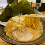 クリーミーTonkotsuラーメン 麺家 神明 - 