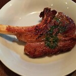 VAMOS kitchen - ラムシチョップのアップ