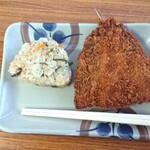 丸池製麺所 - 山菜釜めしおにぎり・アジフライ