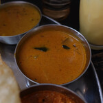 南インド料理店 ボーディセナ - 小エビのタマリンドカレー