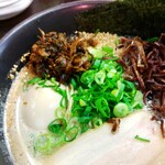 平九郎R - ラーメンに辛子高菜投入