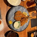 Kamakura Katsutei Aratama Souhonten - アジフライ定食と単品のメンチ　合計税込１４３０円
                        ライス少なめ
                        揚げ物小さく見えるかもしれませんが、平均的な大きさです。