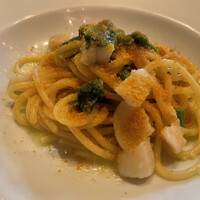 Giglio - ホタテと菜の花のアーリオオーリオ（カラスミがけ）