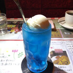 茶色い小瓶 - クリームソーダ