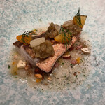 ルカンケ - 鯛がカリッと焼かれ、白菜とナス、そして金柑のソース。香ばしさと金柑の甘苦さがすごく合う、、