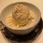 ルカンケ - これも液体窒素で固められたサツマイモのシャーベットがかけられて完成。中はマスカルポーネと葡萄が入ってて最高に美味しい