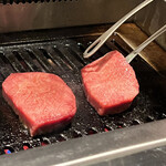 北海道焼肉 北うし - お肉は全て焼いてくれます(*'▽'*)