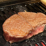 北海道焼肉 北うし - 3週間熟成知床和牛
      ヒレのステーキサンドトリュフソース仕立て
      →1番お気に入り。　