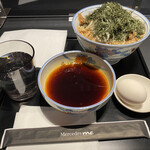 The Minatoya Lounge - 冷たい肉そば、温泉卵付き