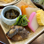 いわしのや平 - いわし甘露煮 もずく酢 煮物