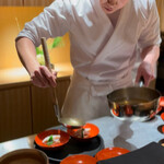 日本料理FUJI - 出汁を注ぐ