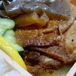 峠の釜めし おぎのや - 骨付きモモはかなり大きい