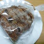 ル　ペトラン - 2013.1. クルミとレーズンのカンパーニュのハーフ（\270）　スライス済みで便利