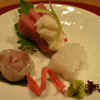 むぎとろ・日本料理 黒やなぎ -  おきまり（刺身3種盛り（本鮪・平目の昆布締め・真イカ）