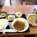 一富士食堂 - 日替り(800円)肉カレーうどん(750円)