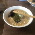 麺屋 悠信 - 豚骨醤油ラーメン大盛り700円