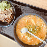 カルビ丼とスン豆腐専門店 韓丼 秋田中央店 - 海鮮スン豆腐ミニカルビ丼セット