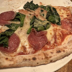 ピアチェーレ - ピザ(イタリアサラミとほうれん草)