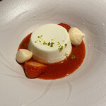 Ris. - パンナコッタ、ファーマーズキタガワさんの苺のソース