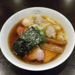 八雲 - 特製ワンタン麺ハーフ黒だしと切り落としチャーシュー