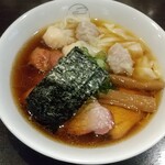 八雲 - 特製ワンタン麺ハーフ黒だしと切り落としチャーシュー