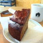 My Home Coffee, Bakes, Beer - ■チョコバナナブレッドケーキ(期間限定)
      ■塩ビターキャラメルのチーズケーキ