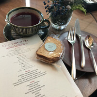 ザ タヴァン グリル＆ラウンジ - 