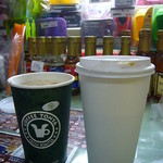 フレッシュロースター 珈琲問屋 - 僕のカフェモカLと奥さんのカプチーノMの大きさ差!!