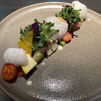 RESTAURANT chihiro  - 前菜のサラダは40種の野菜で