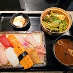 すし 一喜 - 令和4年2月 ランチタイム
握り定食
にぎり8貫＋小鉢＋サラダ＋赤出汁 990円